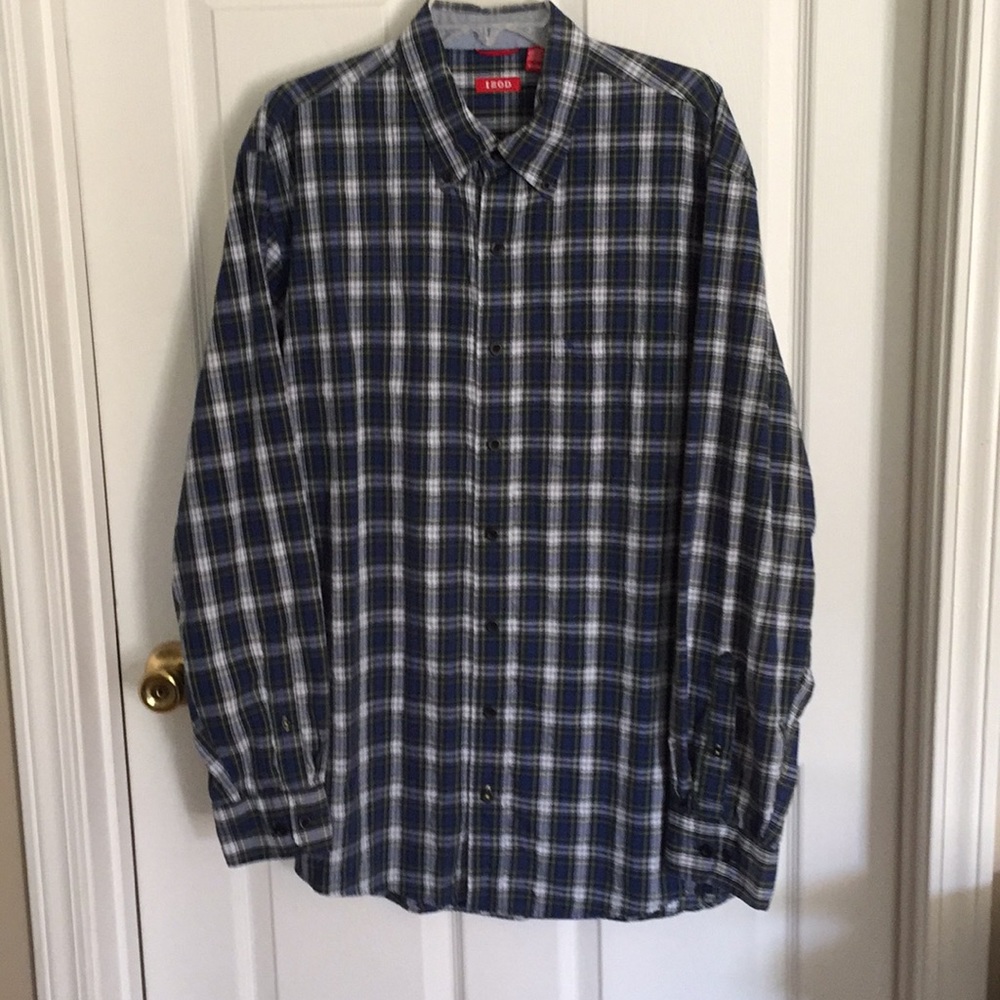 Men’s plaid button down shirt